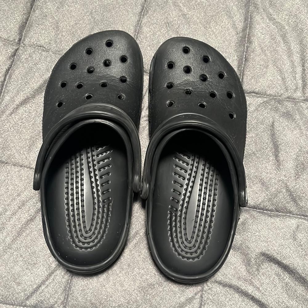 Black Crocs